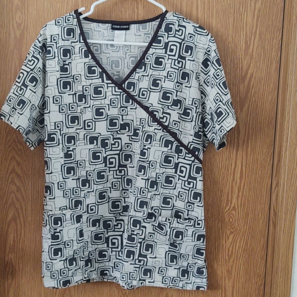 Scrub top